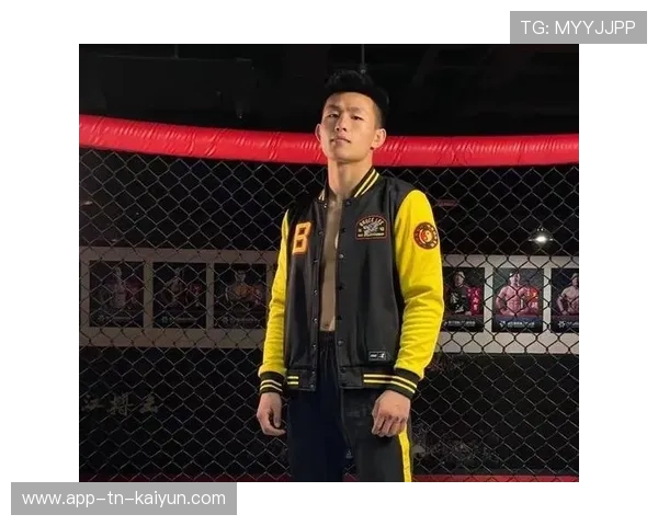 UFC拳手锁喉成功：荣耀背后的极限操控艺术