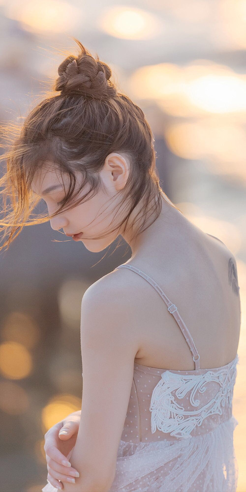 切尔西中场组织流畅，传控高效，切尔西中场小将