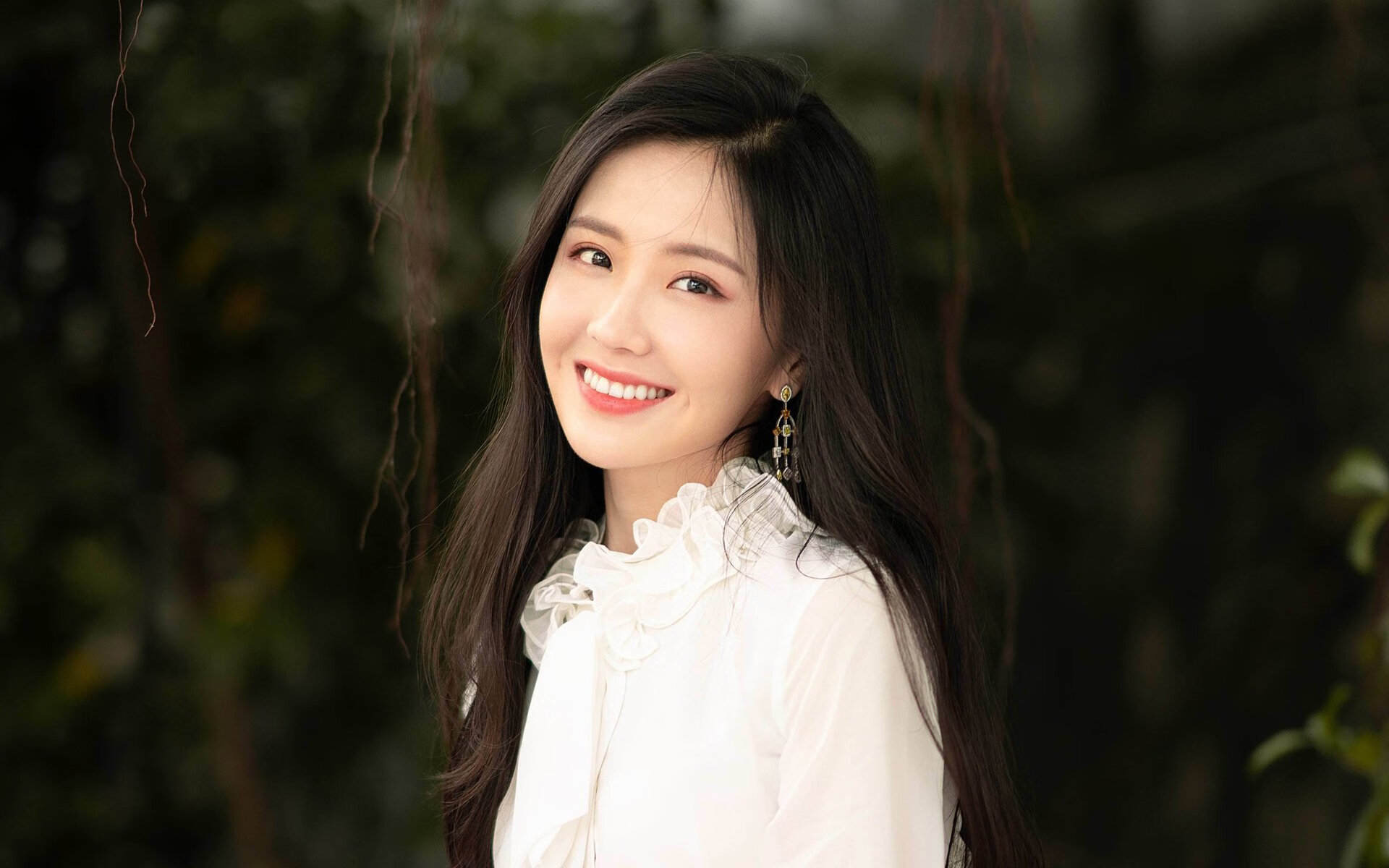 中国足球战略投资人的参与背景与对俱乐部战略影响，中国足球职业俱乐部的发展